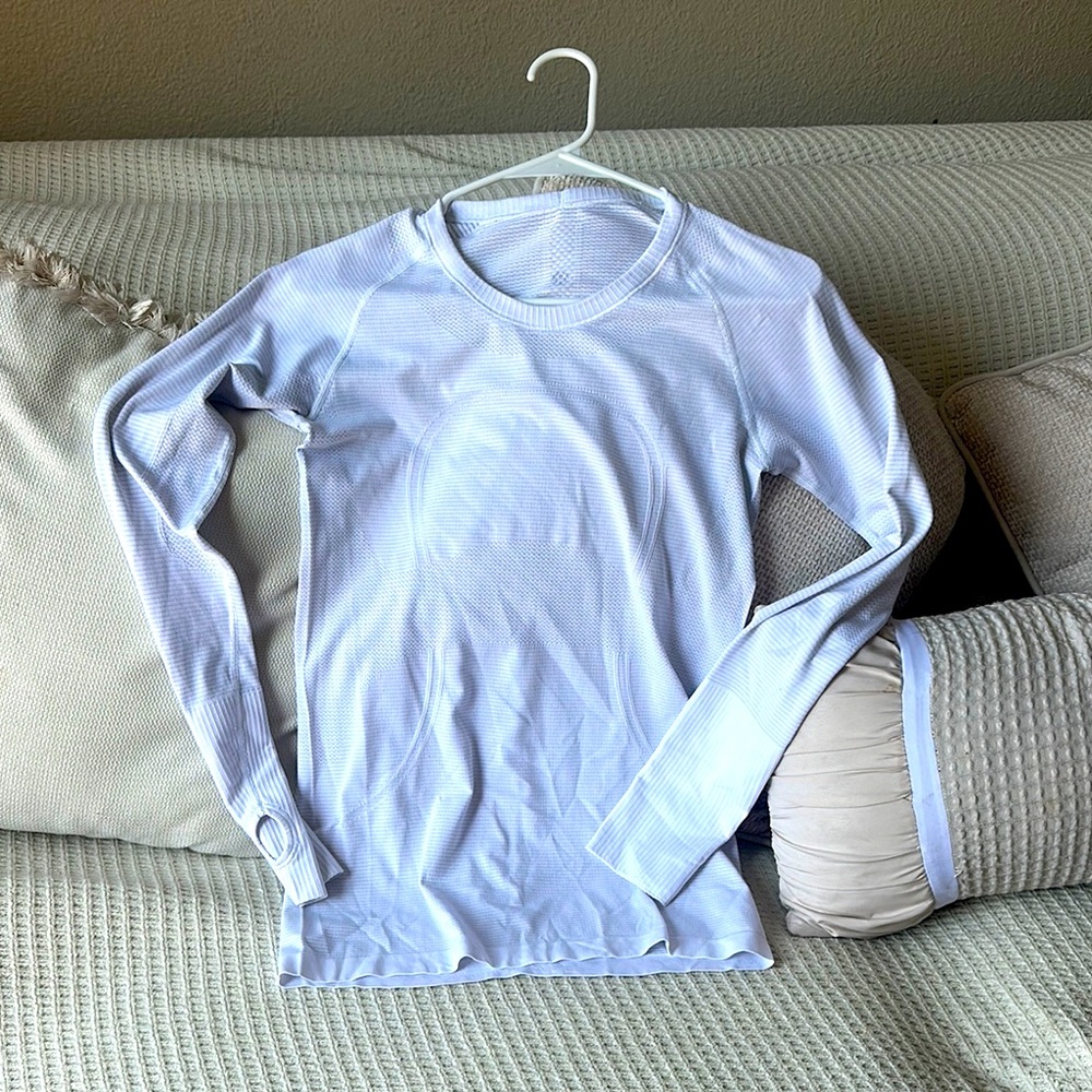 Lululemon White Long Sleeve Top like new 🥰🥰